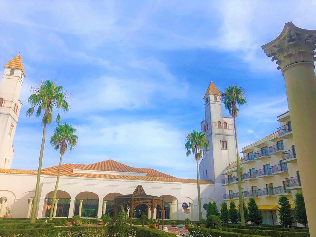 テーマパーク隣接ホテルでのお仕事です