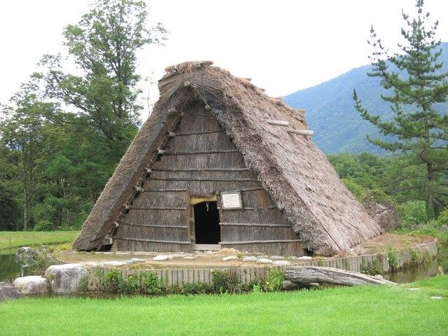【観光スポット】
世界遺産の白川郷へはバスで1時間!!!