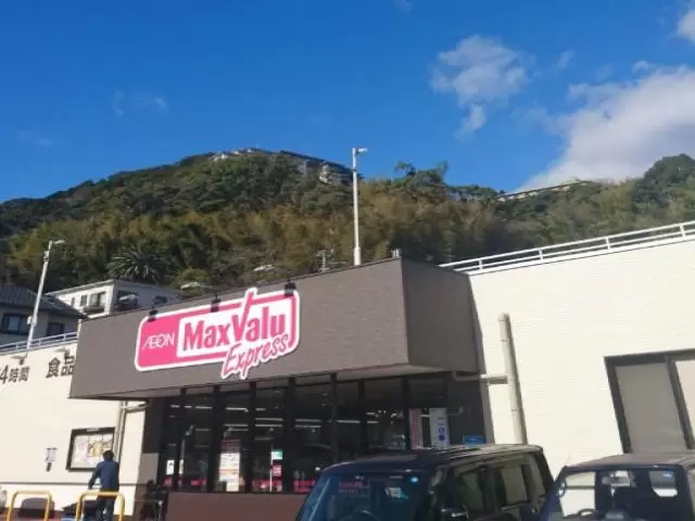 スーパー・駅までもバスが出てるので生活には困りません。