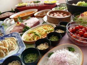 ビュッフェもしくはディナー対応です。