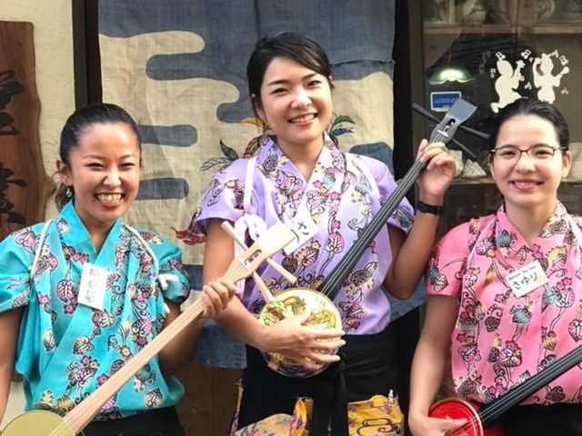 沖縄民謡ライブを毎日開催♪アットホームで賑やかな沖縄居酒屋です！