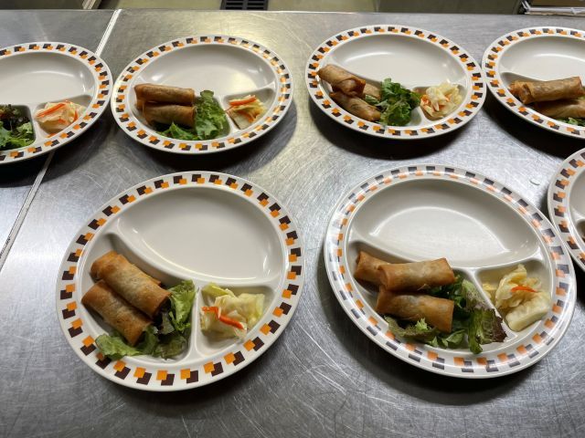 メイン料理未完成です…
１日３食の食事付！食堂でご飯を食べれます♪