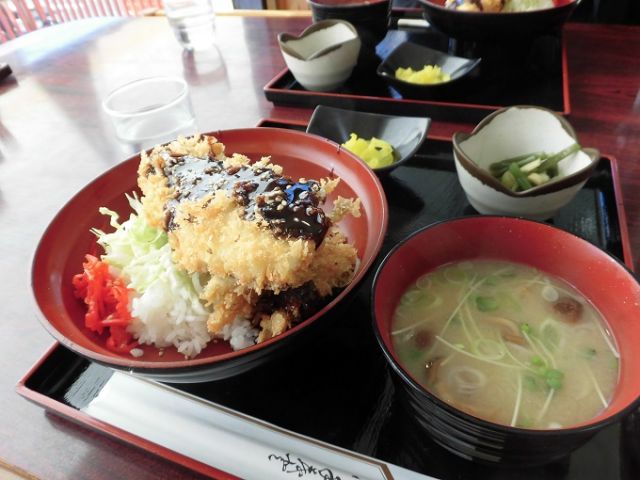 箱根の美味しいグルメも堪能しちゃいましょう！