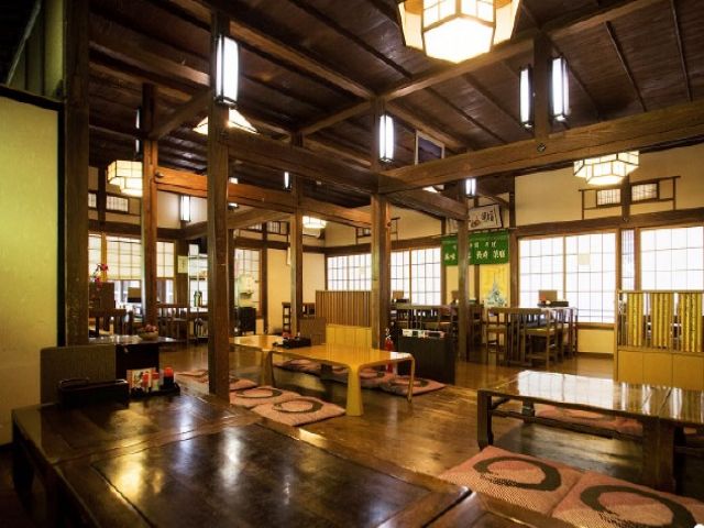 旅館の中にある飲食店のお仕事☆