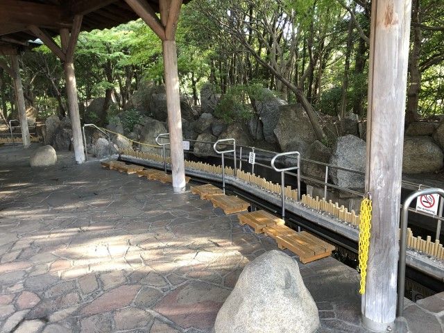 パーキングエリア内には足湯もあります！