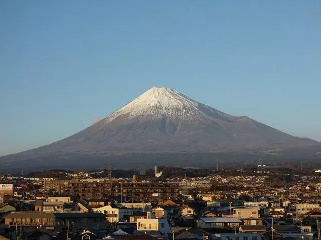 近くにはアウトレット有り、スーパー有りで生活環境抜群です◎