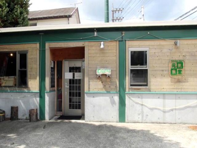 周辺の商店：安くて美味しい定食屋さんです