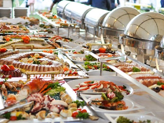 ご当地バイキングが賄いで食べられます♪