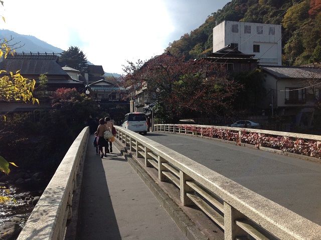 川沿いに面した有名ホテルでのお仕事です。