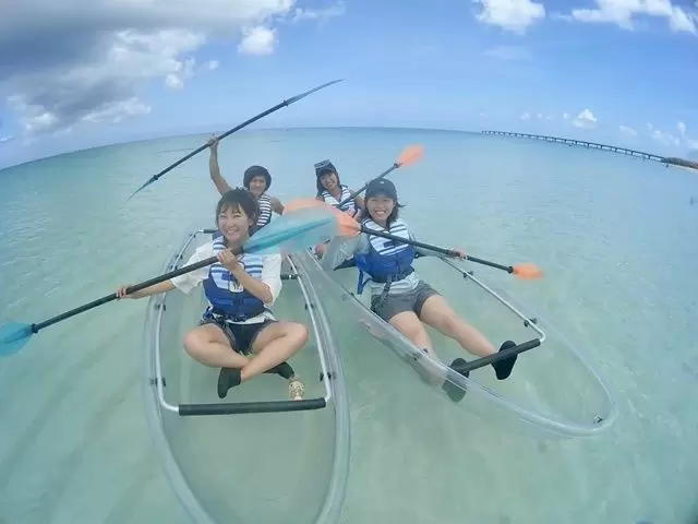 ぜひ体験してほしい『ミヤコブルー』の海彡人気のクリアカヤックが担当オススメ