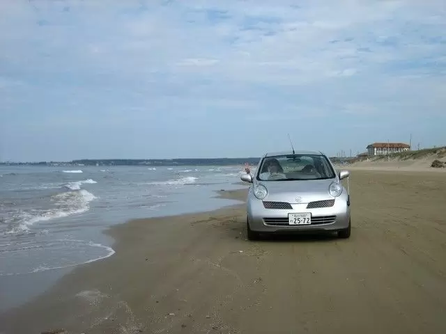 車で走れる道路「千里浜なぎさドライブウェイ」まで徒歩圏内！