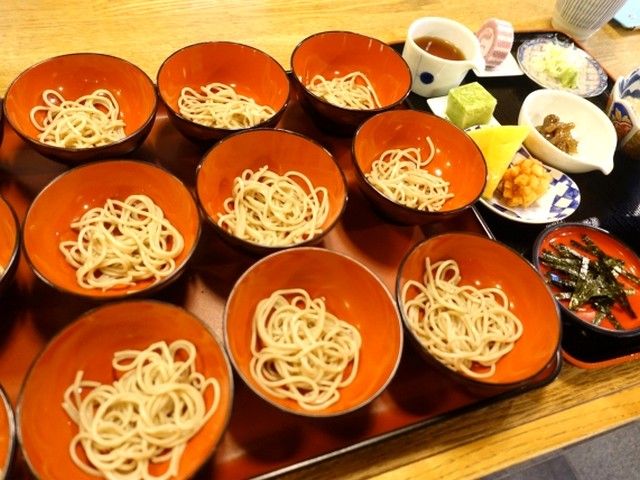 岩手グルメ「わんこそば」。何杯食べられるかチャレンジ