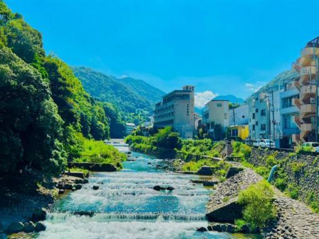 施設の裏には須雲川が流れており、マイナスイオンを感じれます！