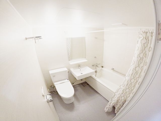 寮内はユニットバスです。共用です。
