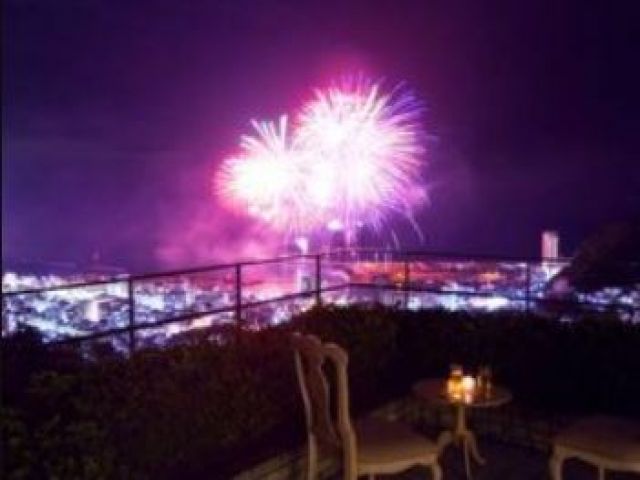 観光に力を入れている街です。一年を通して花火が上がります。