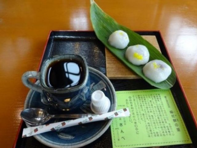 カフェなどもあります☆