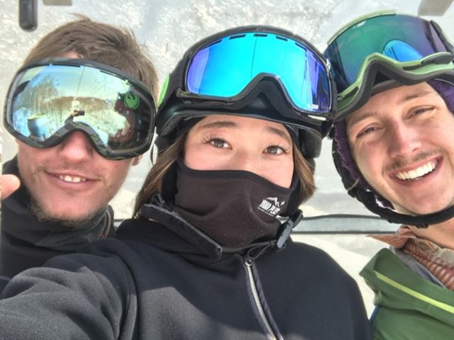 スキー場までシャトルバス走ってます！