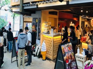 【人気№1『熱海』から徒歩2分×通しシフト】人気の飲食店での接客のお仕事☆
