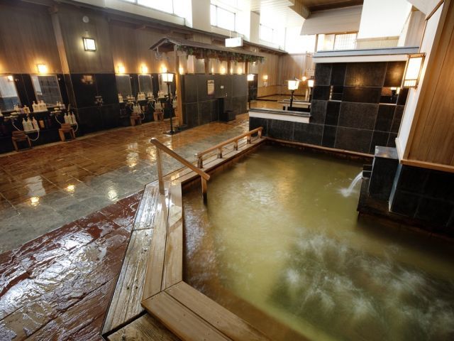 阿寒湖が一望できる露天風呂や館内大浴場、人気のサウナもスタッフさんは利用無料です！