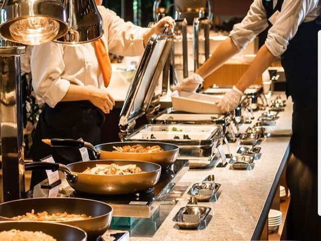 バイキング会場の洗い物をお願いします。