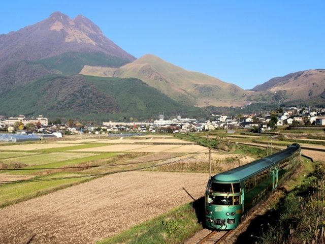 アクセス良好。バス・電車で、近隣観光地へも行けますよ。