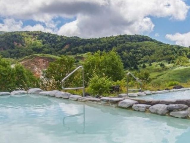 寒さで疲れた身体を温泉につかって
温めましょう！