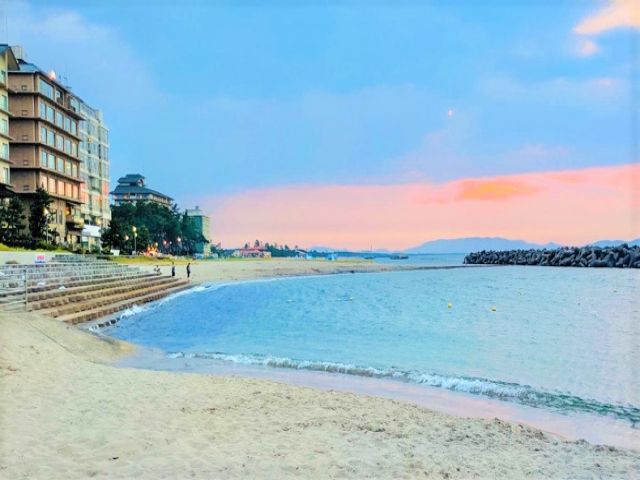 職場の目の前は海!!勤務中もビーチを一望できます!!
