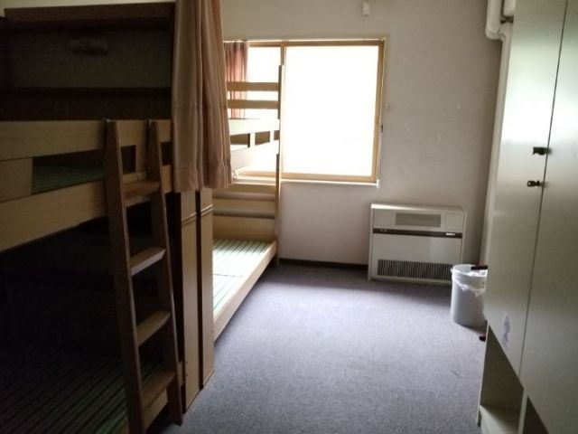 寮はこんな感じ!!
20,30代の方が多く、賑やかです!!ゴンドラに乗って通勤です♪
