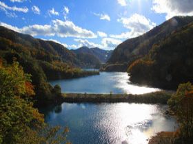 綺麗な湖もあります！深呼吸が気持ちいい。