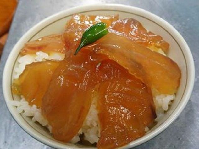 とある日の賄い…！新鮮な海の幸を使ったメダイの刺身の漬け丼★他ではちょっと味わえない♪