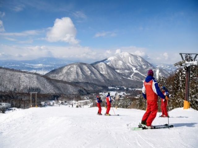 《人間関係非常に良好！》
スキー場直結のホテルで一緒に働く方大募集！