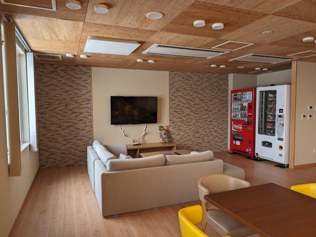 共同スペースも広く充実した空間になっております。