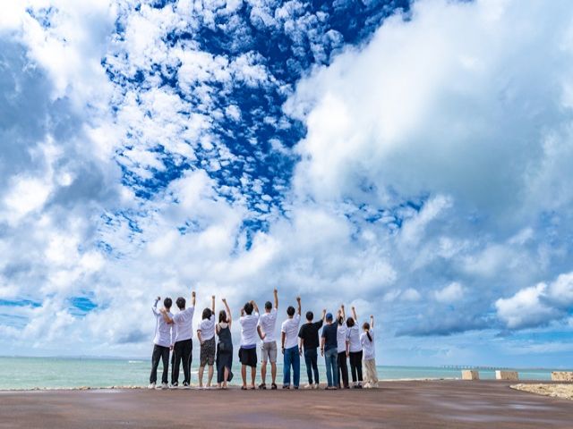 那覇空港から車で20分の好立地！休日は那覇までバスで行けます。沖縄はイベントもたくさん！