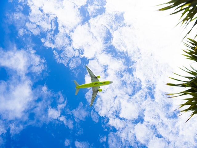 那覇空港から車で20分の好立地！休日は那覇までバスですぐ行けますよ♪
