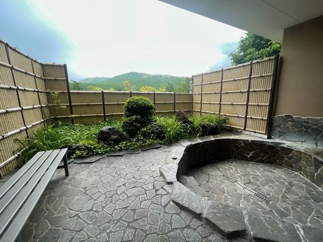 お仕事終わりはお客様と同じ露天風呂が利用できます♪
