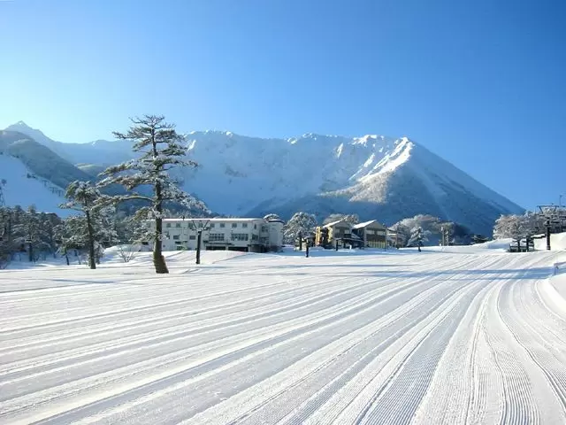 ゲレンデは広くてゆっくり楽しめます。