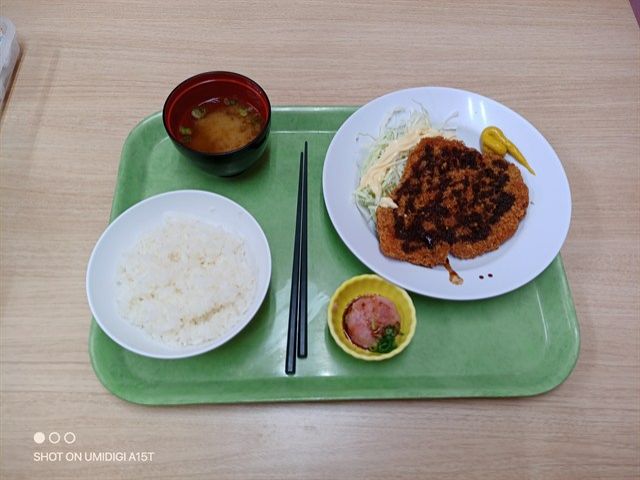 美味しい食堂が利用できます♪（休日は1食200円）