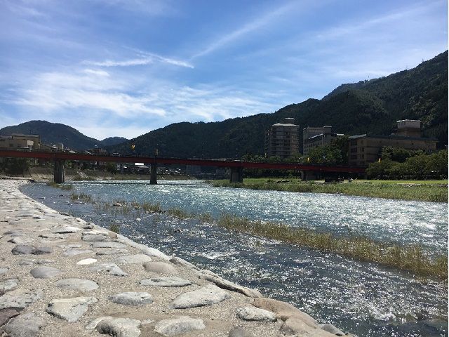下呂温泉は山あり川あり、自然が気持ちの良い素敵な温泉地です♪徒歩で観光出来るのも魅力です！