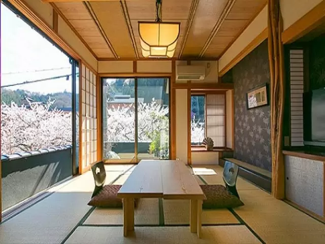 寮は客室or社員寮（完全個室）を利用できるので快適ですよー！