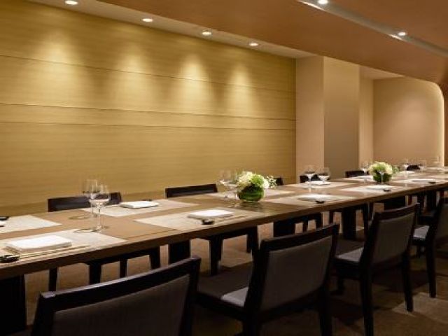 勤務するレストラン会場です♪研修もしっかり行って頂けます。