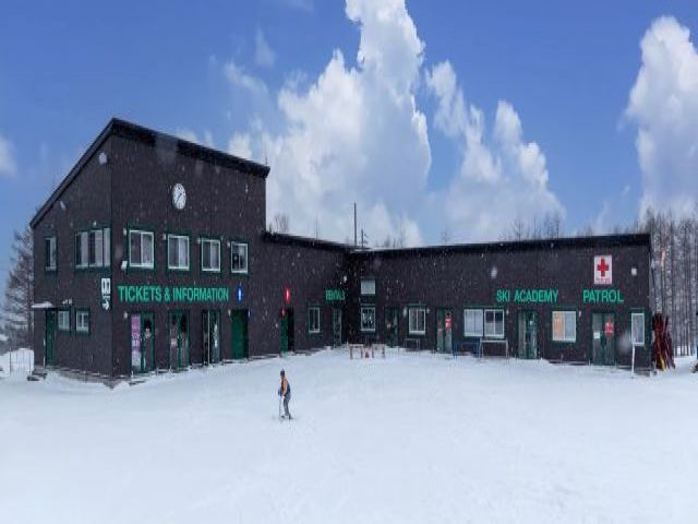 こちらは職場の外観！全体的におしゃれな雰囲気のスキー場です＊