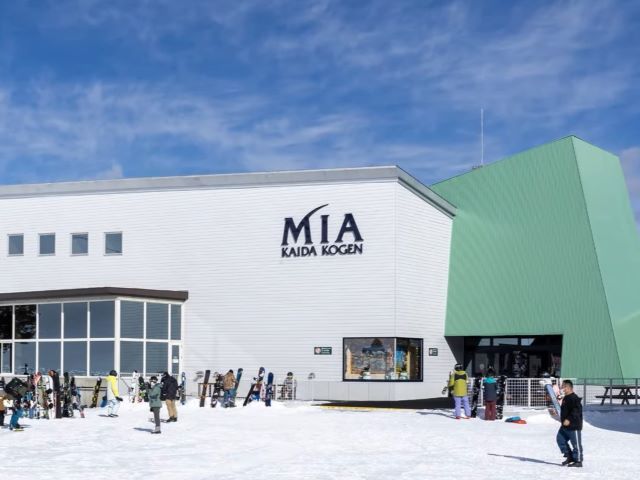 綺麗でおしゃれなスキー場☆ スキーヤーの安全を守るお仕事です!!