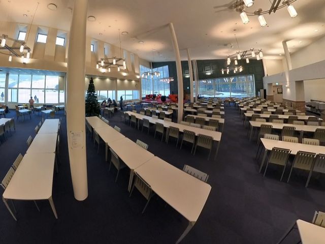 こちらがレストラン会場です!!ホテルのような雰囲気でお洒落です♪