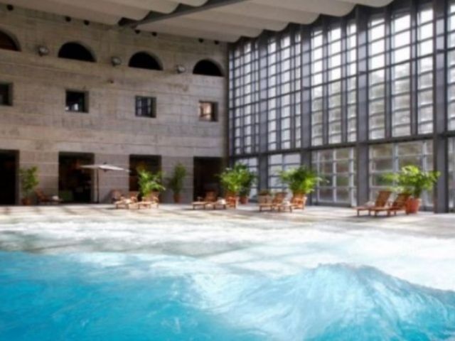 室内プールやアスレチックなども併設しておいる大型施設です。