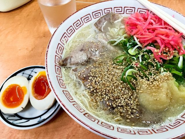 博多名物「とんこつラーメン」☆コレ以外にももつ鍋や博多鉄鍋など美味しいものたくさん！