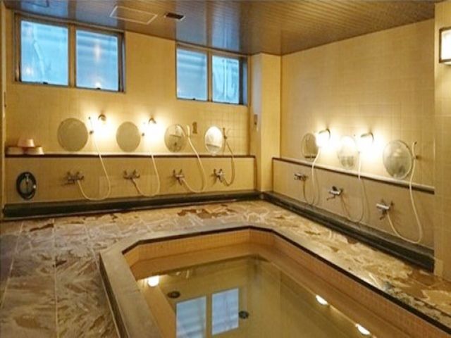 寮内には広々とした浴場もあります！