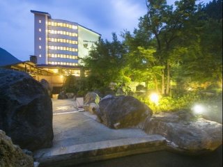 温泉好き必見の湯巡り温泉／敷地内に4本の自家源泉!!担当おすすめの温泉リゾバはここ!!