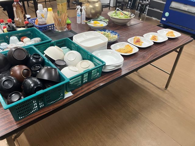 毎日美味しいまかないが無料!!
この日はオムライスとビーフシチューでした♪