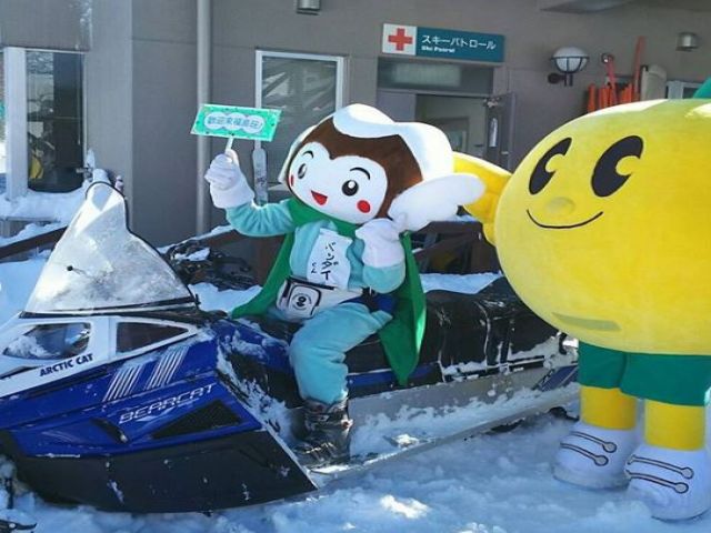 地元スタッフさんから幅広いスタッフさんが活躍中。寮内談話室での交流やイベントも盛んです☆