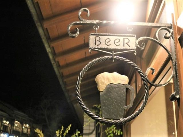 周辺には飲食店も多数あり♪